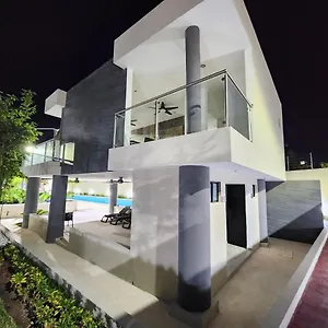 https://astoria-gated-condos.quintano-roohotels.com